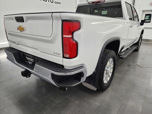 Used 2024 Chevrolet Silverado 2500 LTZ w/ LTZ Premium Package image 4
