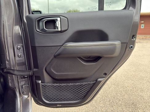Used 2025 Jeep Wrangler Sahara w/ Safety Group AWD/4WD image 19