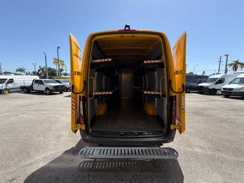 Used 2021 Mercedes-Benz Sprinter 2500 image 5
