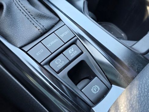 Used 2025 Toyota Camry SE FWD image 31