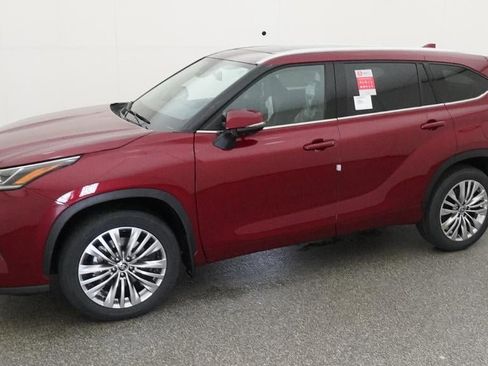 New 2026 Toyota Highlander Platinum AWD/4WD image 2