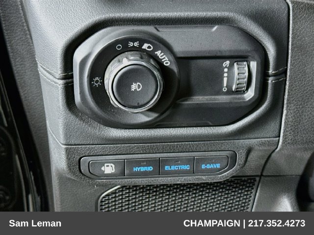 Used 2024 Jeep Wrangler Unlimited Sahara AWD/4WD image 10