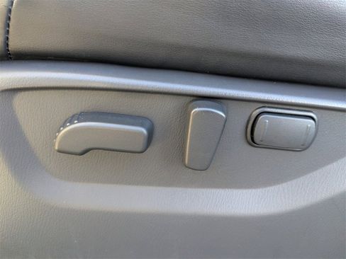 Used 2022 Nissan Armada Platinum w/ Captain's Chairs Package image 25