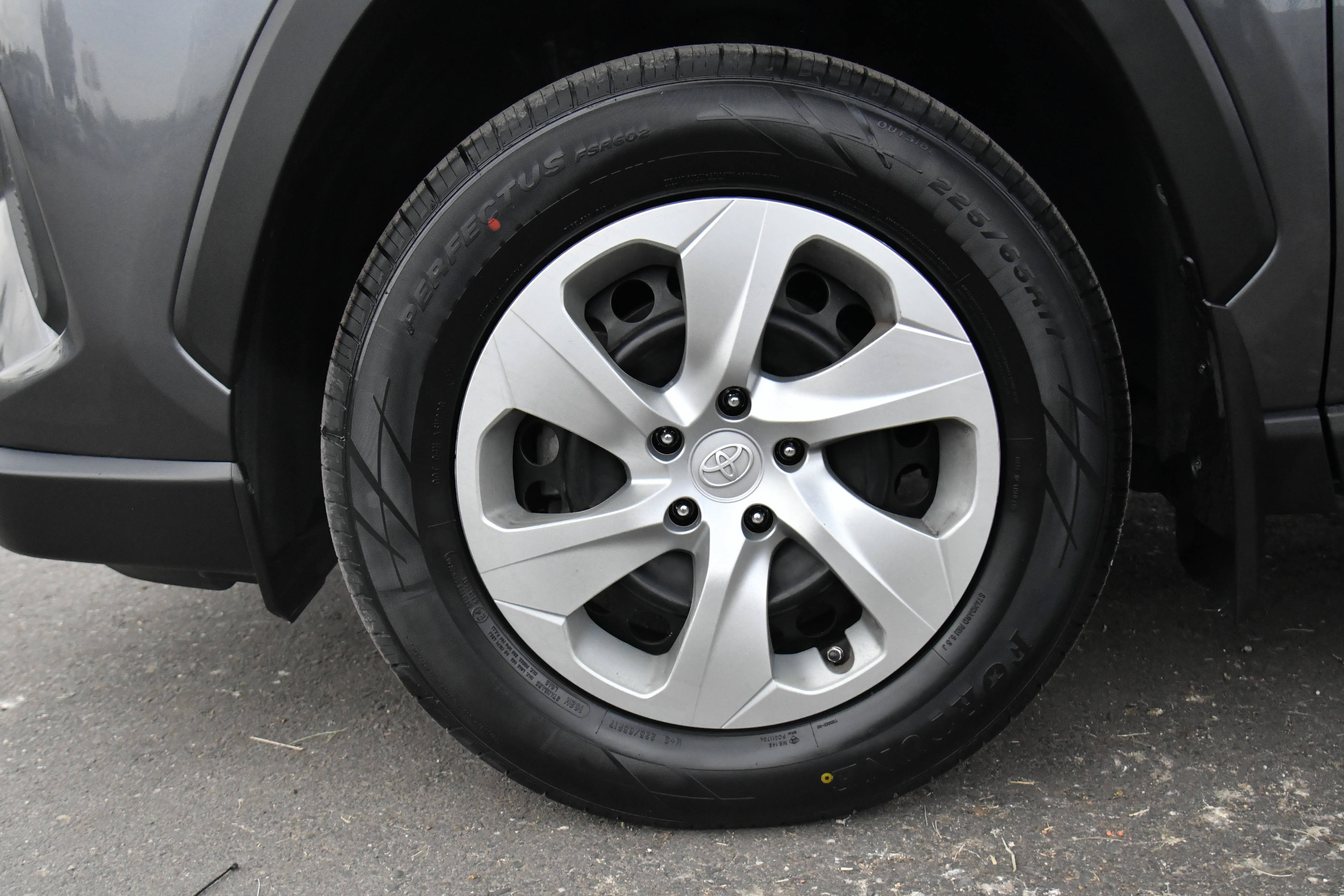 Used 2021 Toyota RAV4 LE FWD image 12