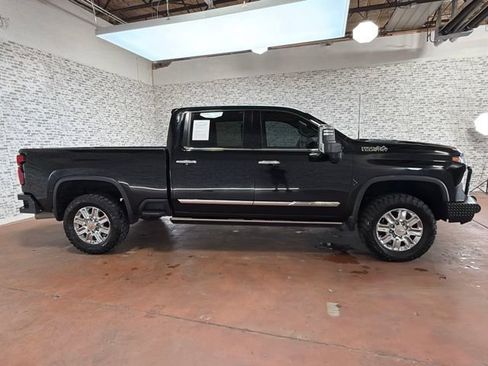 Used 2024 Chevrolet Silverado 2500 High Country w/ Technology Package AWD/4WD image 8