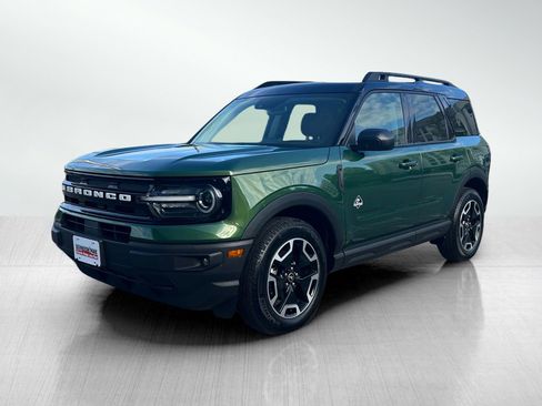 Used 2024 Ford Bronco Sport Outer Banks w/ Tech Package AWD/4WD image 2