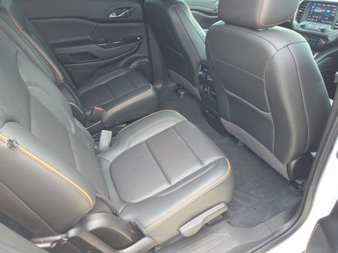 Used 2022 GMC Acadia AT4 w/ Technology Package AWD/4WD image 11