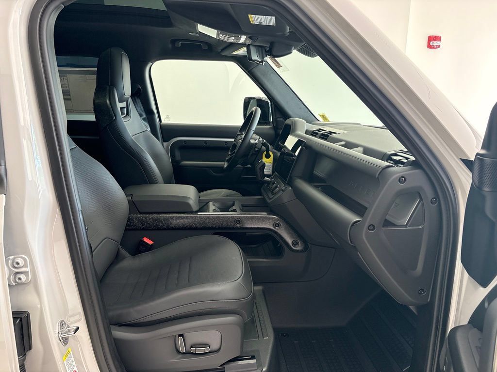 New 2026 Land Rover Defender 110 AWD/4WD image 19