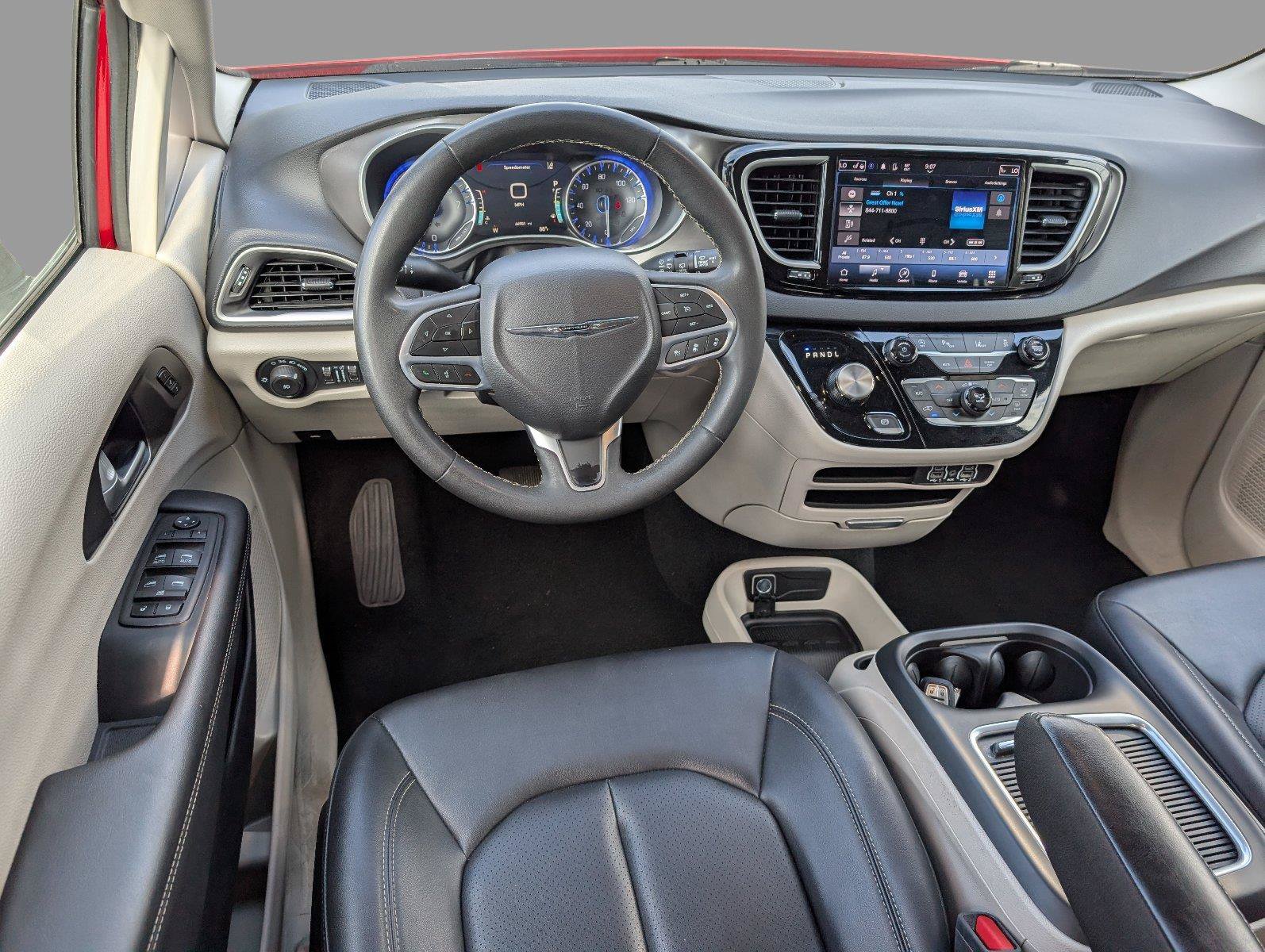 Used 2024 Chrysler Pacifica Touring-L FWD image 29
