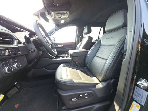 Used 2025 GMC Yukon Denali AWD/4WD image 10