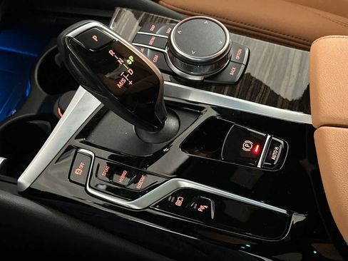 Used 2023 BMW 530e w/ Premium Package image 21