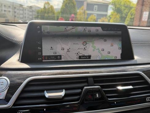 Used 2018 BMW 750i RWD image 36