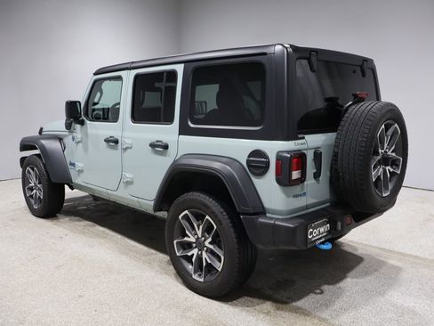 Used 2024 Jeep Wrangler Unlimited w/ Convenience Group image 5