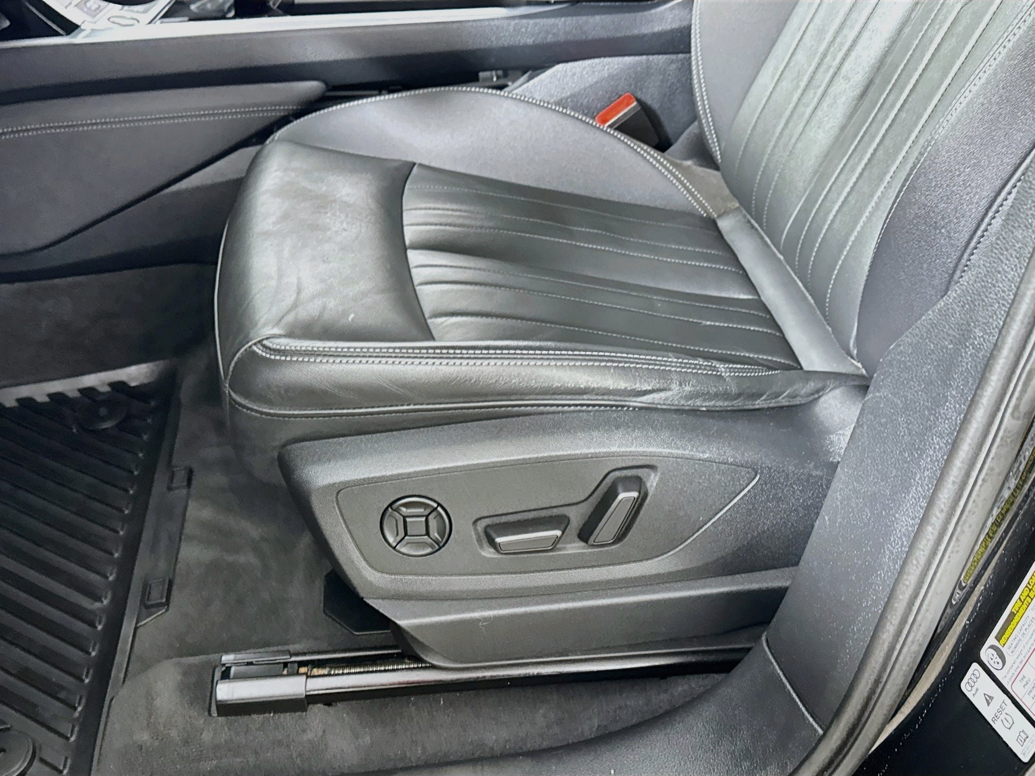 Used 2021 Audi e-tron Premium w/ Convenience Plus Package AWD/4WD image 21