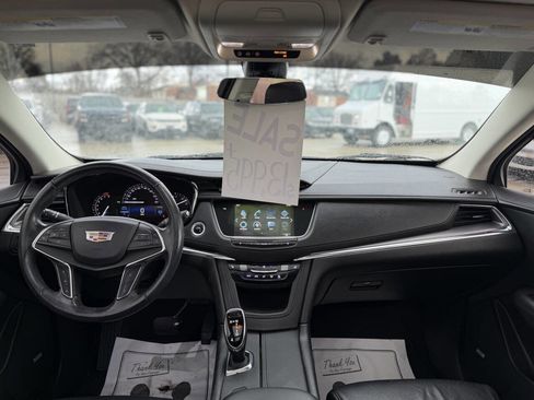Used 2018 Cadillac XT5 Luxury w/ Driver Awareness Package image 12