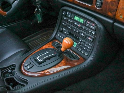 Used 2001 Jaguar XK8 Convertible image 34