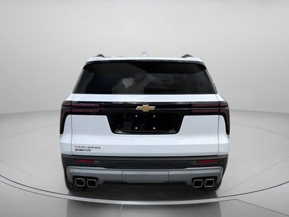 Used 2025 Chevrolet Traverse LT