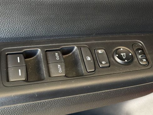Used 2025 Honda CR-V EX image 12