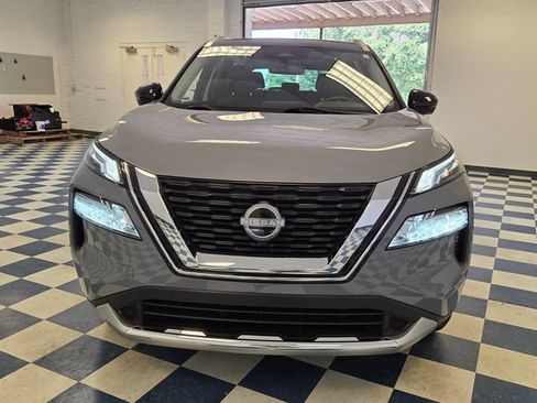 Used 2023 Nissan Rogue Platinum FWD image 2