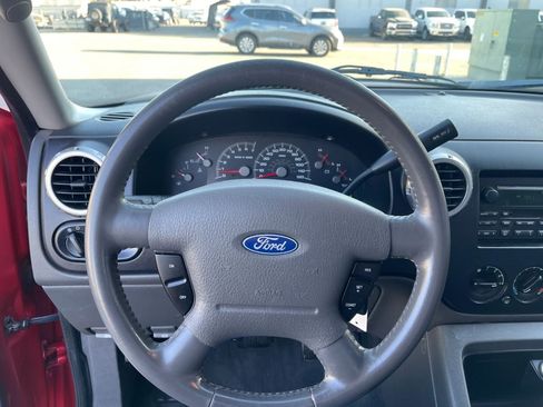 Used 2003 Ford Expedition XLT image 24