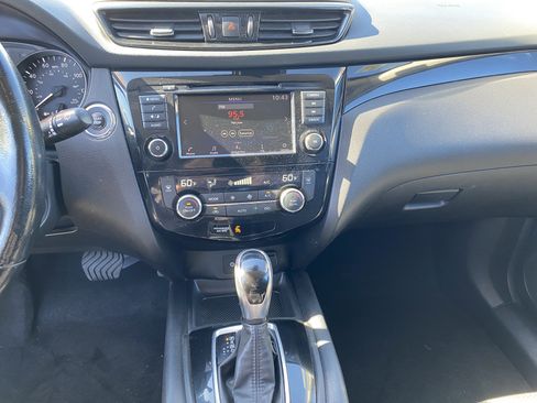 Used 2021 Nissan Rogue Sport SV image 15