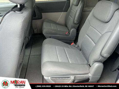 Used 2009 Chrysler Town & Country LX FWD image 12