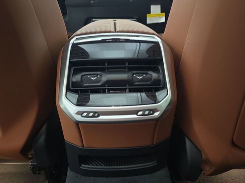 New 2026 BMW i7 xDrive60 w/ Executive Package image 25