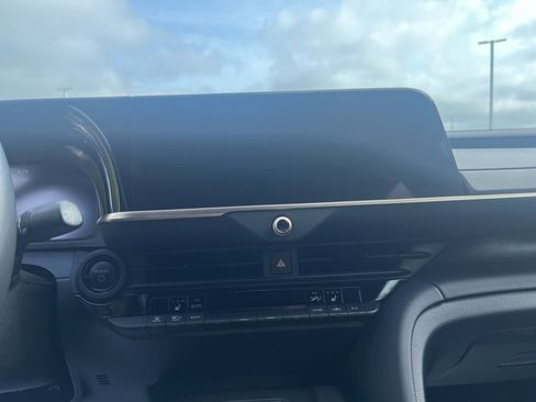 Used 2023 Toyota Crown XLE image 18