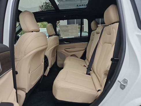 New 2025 Jeep Grand Cherokee Limited w/ Luxury Tech Group II image 29