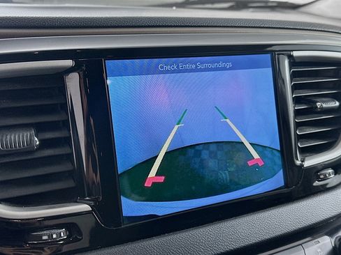 Used 2017 Chrysler Pacifica Touring-L w/ Tire & Wheel Group image 23