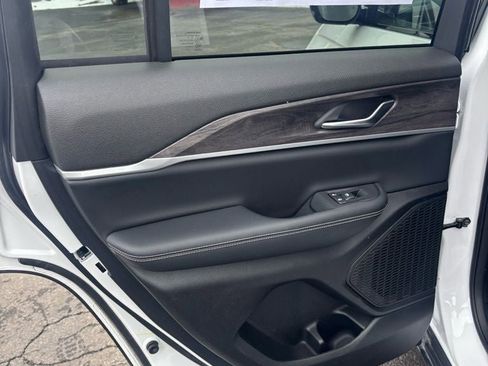 Used 2023 Jeep Grand Cherokee Limited w/ Trailer Tow Prep Group (B) image 19