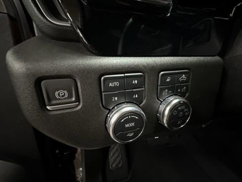 Used 2024 GMC Sierra 3500 SLT w/ SLT Premium Package AWD/4WD image 11