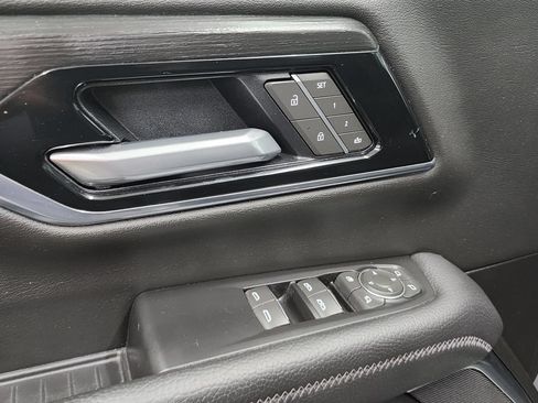 Used 2025 GMC Yukon Denali AWD/4WD image 10