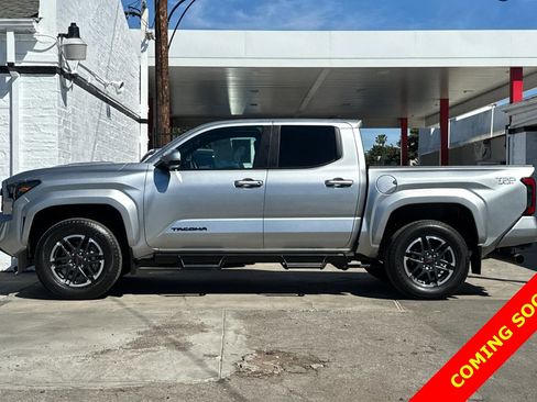 Used 2024 Toyota Tacoma TRD Sport w/ TRD Sport Upgrade Package image 7
