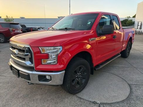 Used 2017 Ford F150 XLT w/ Trailer Tow Package AWD/4WD image 4