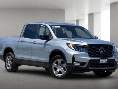 Used 2025 Honda Ridgeline TrailSport image 1