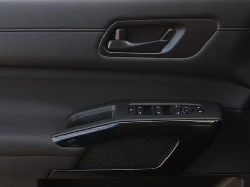 New 2025 Nissan Pathfinder SV image 24