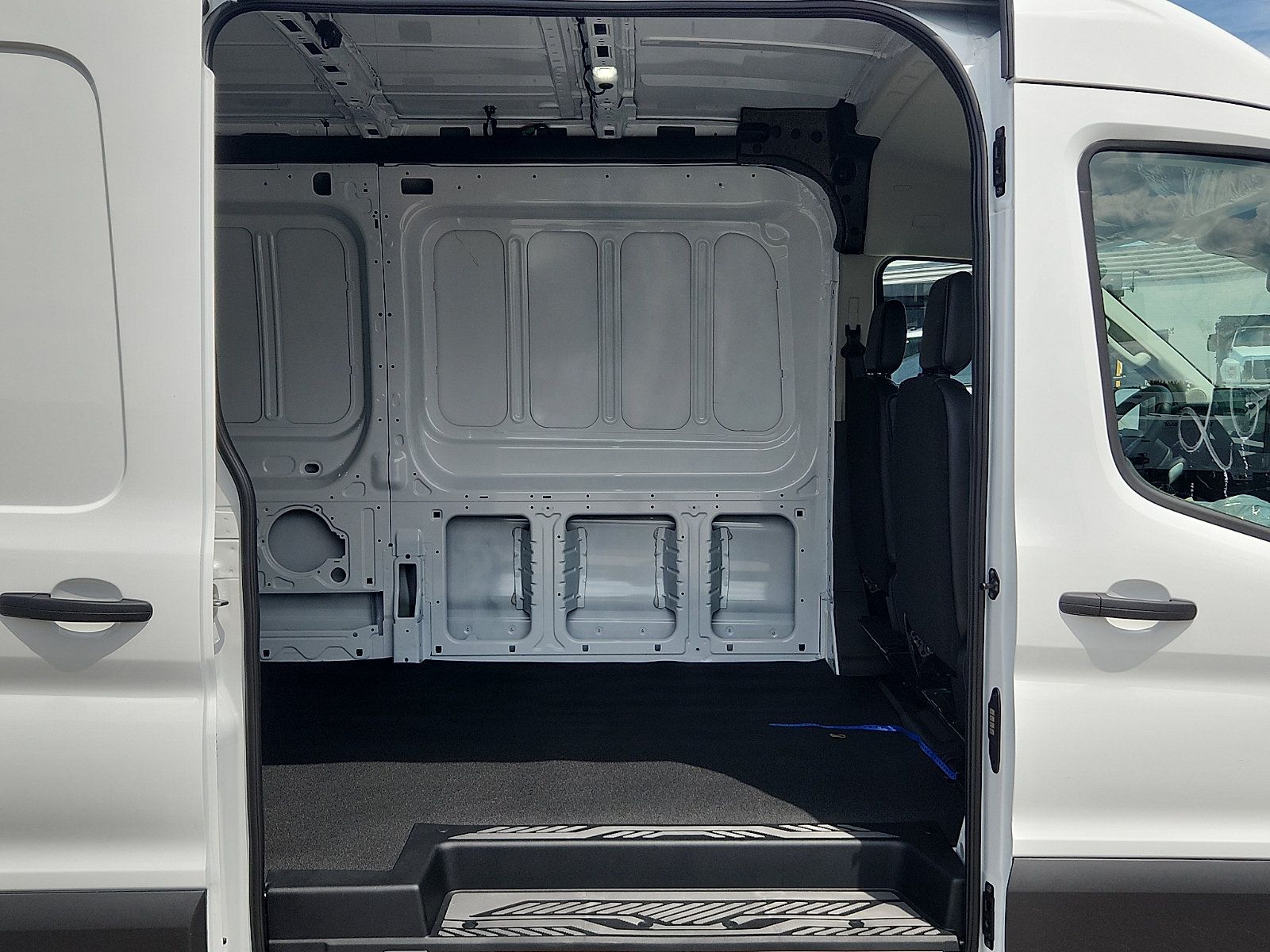 New 2026 Ford Transit 250 148 Medium Roof RWD image 17