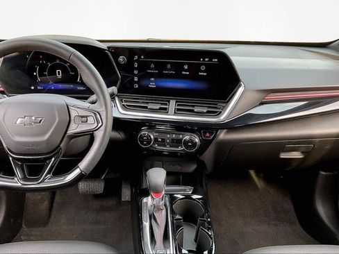 Used 2025 Chevrolet Trax RS w/ Driver Confidence Package image 9