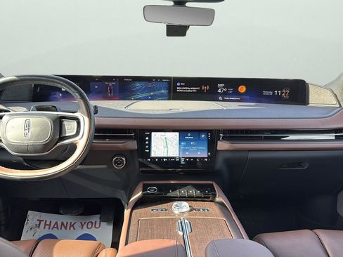 Used 2025 Lincoln Navigator Reserve image 22