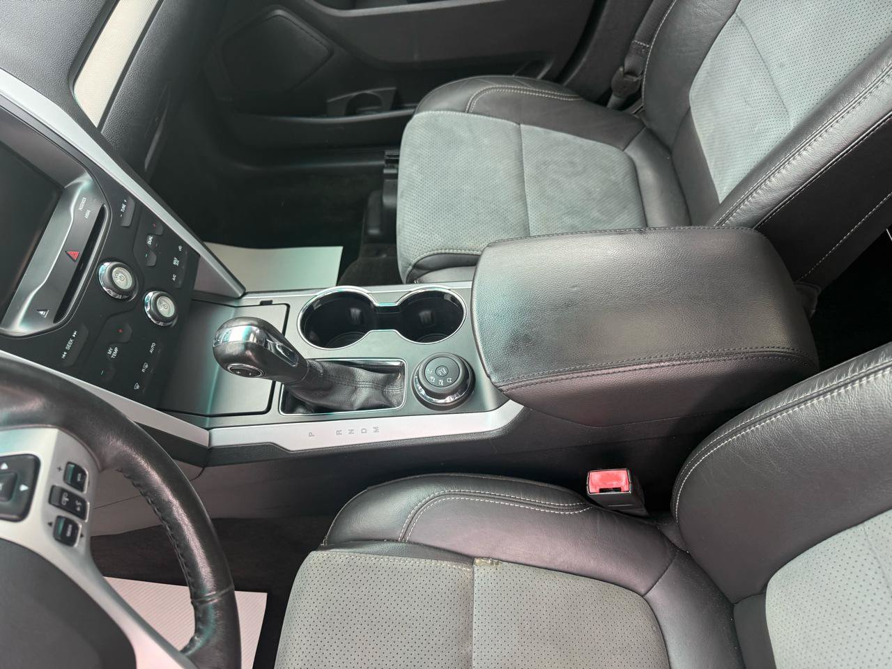Used 2015 Ford Explorer XLT w/ Equipment Group 202B AWD/4WD image 22