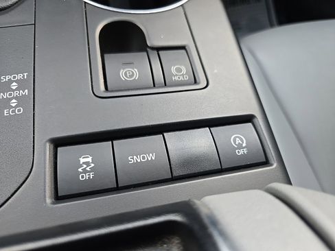 Used 2021 Toyota Highlander XLE image 65