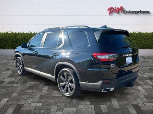 Used 2025 Honda Pilot Sport image 2