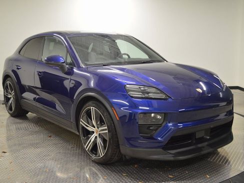 New 2025 Porsche Macan 4S Electric image 9