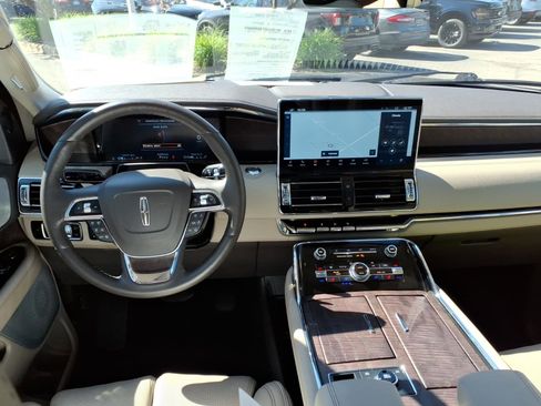 Used 2024 Lincoln Navigator Reserve AWD/4WD image 6