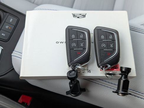 Used 2024 Cadillac XT4 Sport image 36