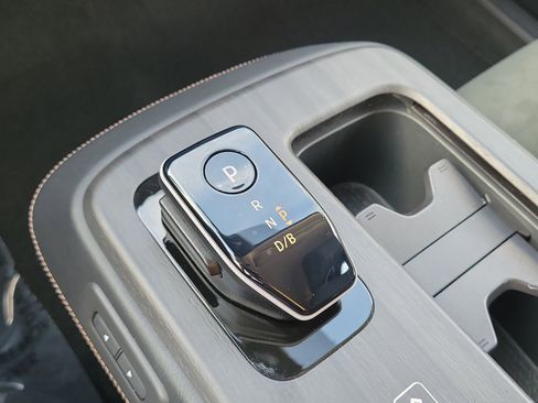 Certified 2023 Nissan Ariya FWD image 18