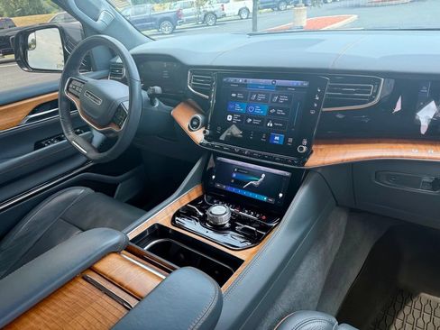 Used 2022 Jeep Grand Wagoneer Series II w/ Convenience Group III AWD/4WD image 32