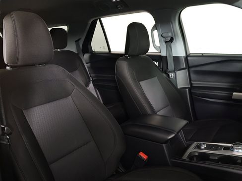 Used 2022 Ford Explorer XLT image 25