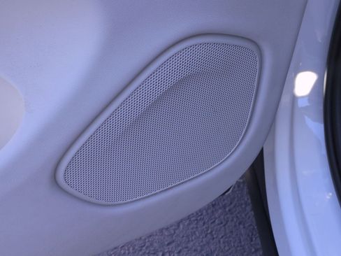 Used 2020 Volvo XC60 T8 Momentum image 17